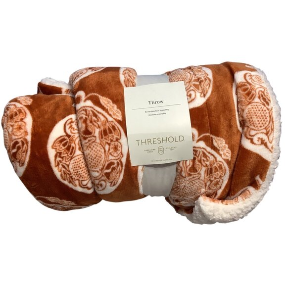 Threshold Pumpkin Printed Orange & White Sherpa Fleece Throw Blanket 60" X 50" - Picture 4 of 5